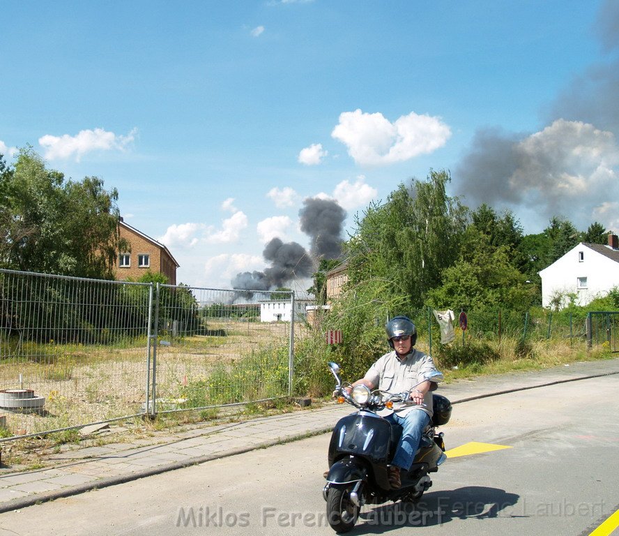 Feuer Koeln Ossendorf Butzweiler Hof neben IKEA P004.JPG